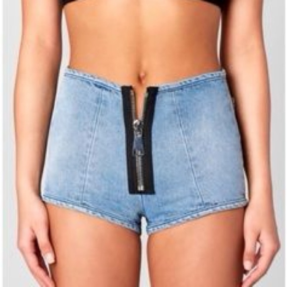 LF Carmar Denim Zip Front Shorts. Size 27